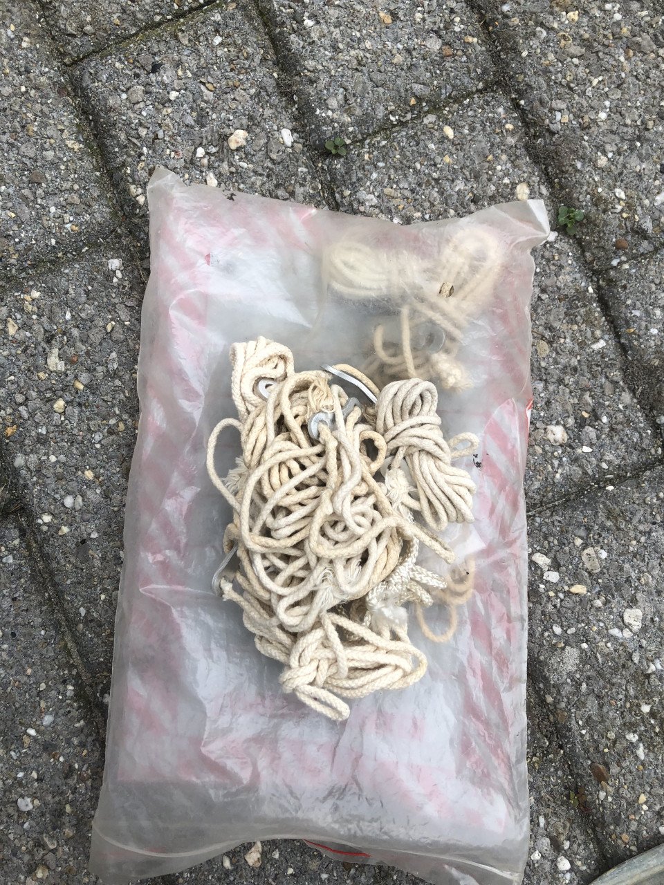 Tent haringen en pinnen