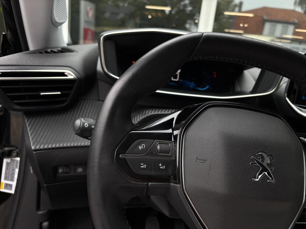 Peugeot 2008 1.2 puretech allure | keyless entry/start | adaptive cruise co