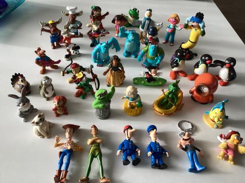 Veel rubber Disney figuurtjes.