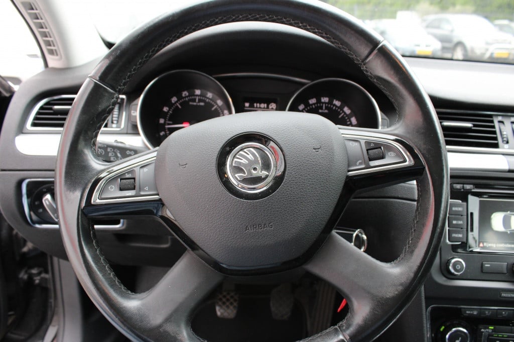 Skoda Superb combi 1.6 tdi champs elys.