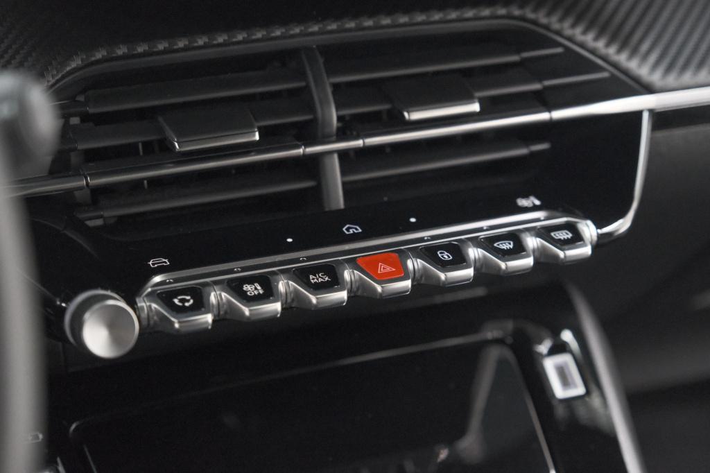 Peugeot 2008 puretech 100 allure | apple carplay | parkeersensoren | climat