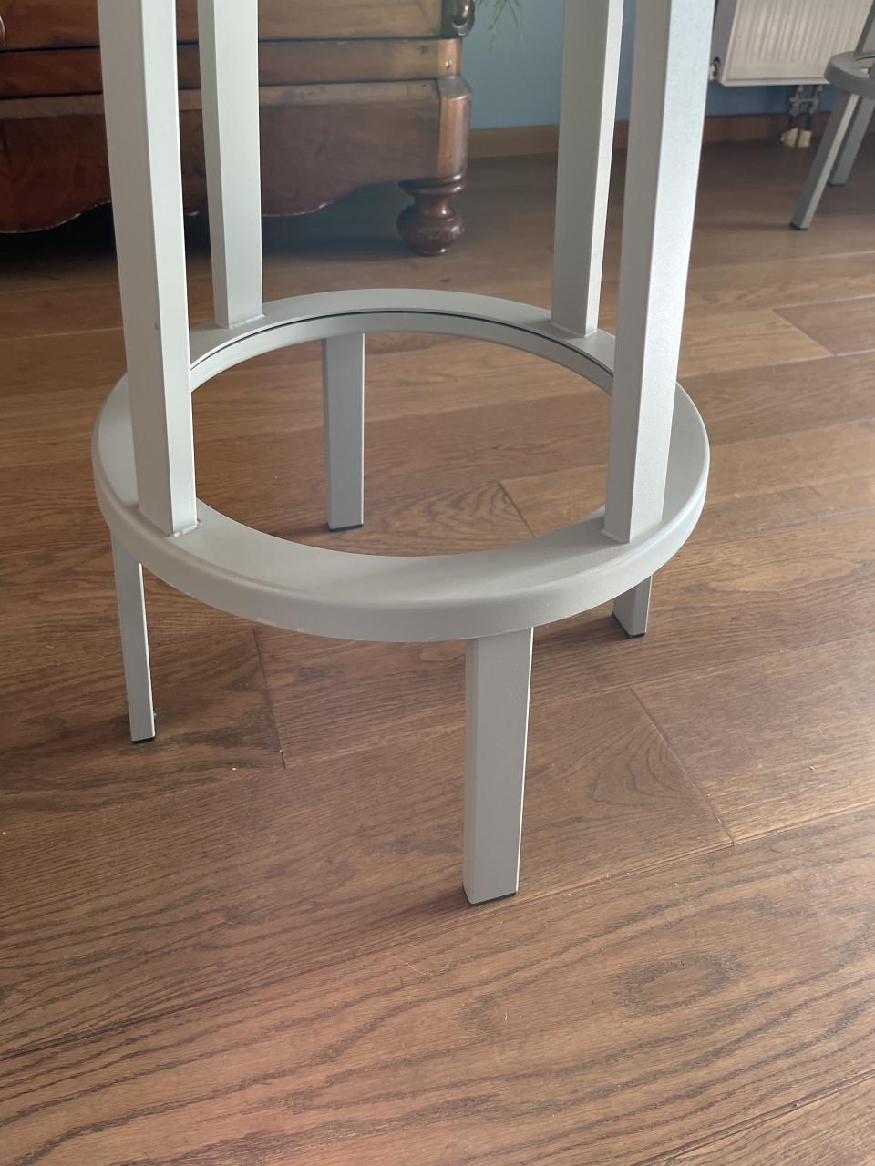 Twee Hay revolver barkrukken