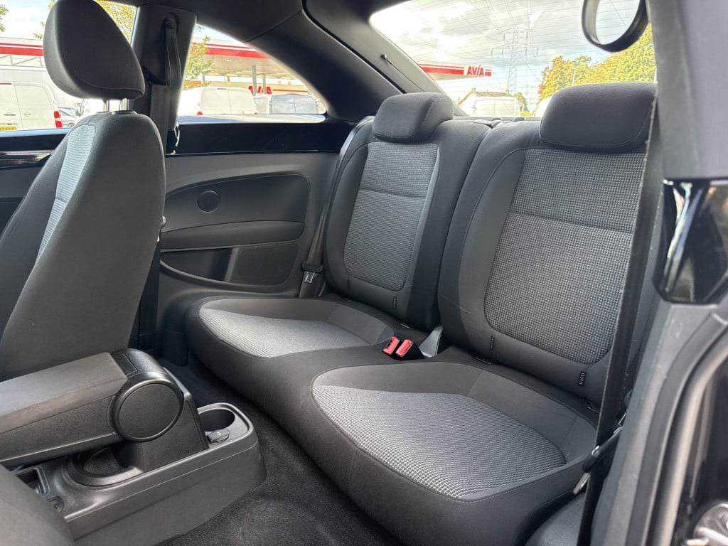 Volkswagen New Beetle 1.2 tsi design | nl-auto | navi | airco | cruisec.