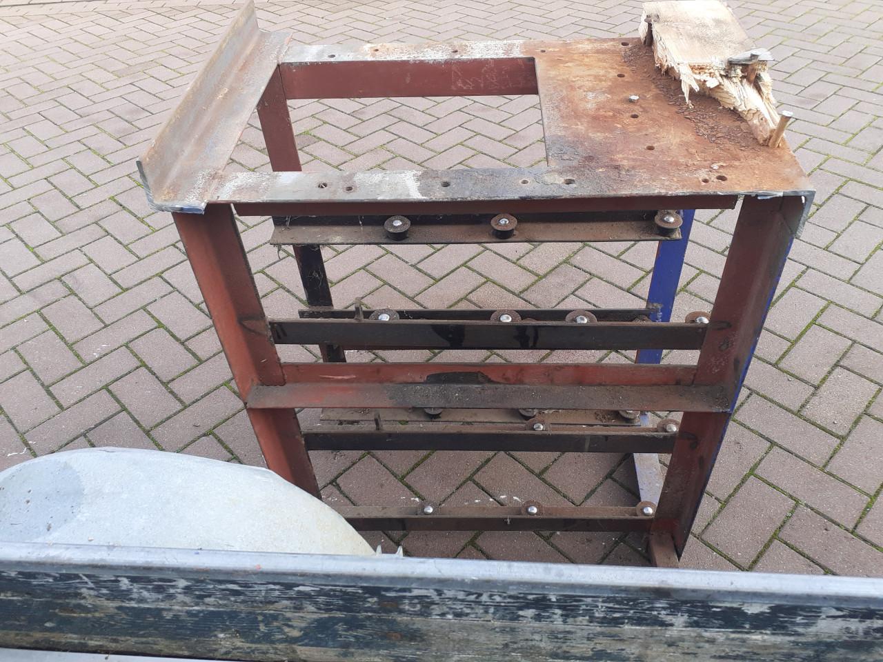 Werkbank grote zware hoekstaal  *** Laden gelagerd ***