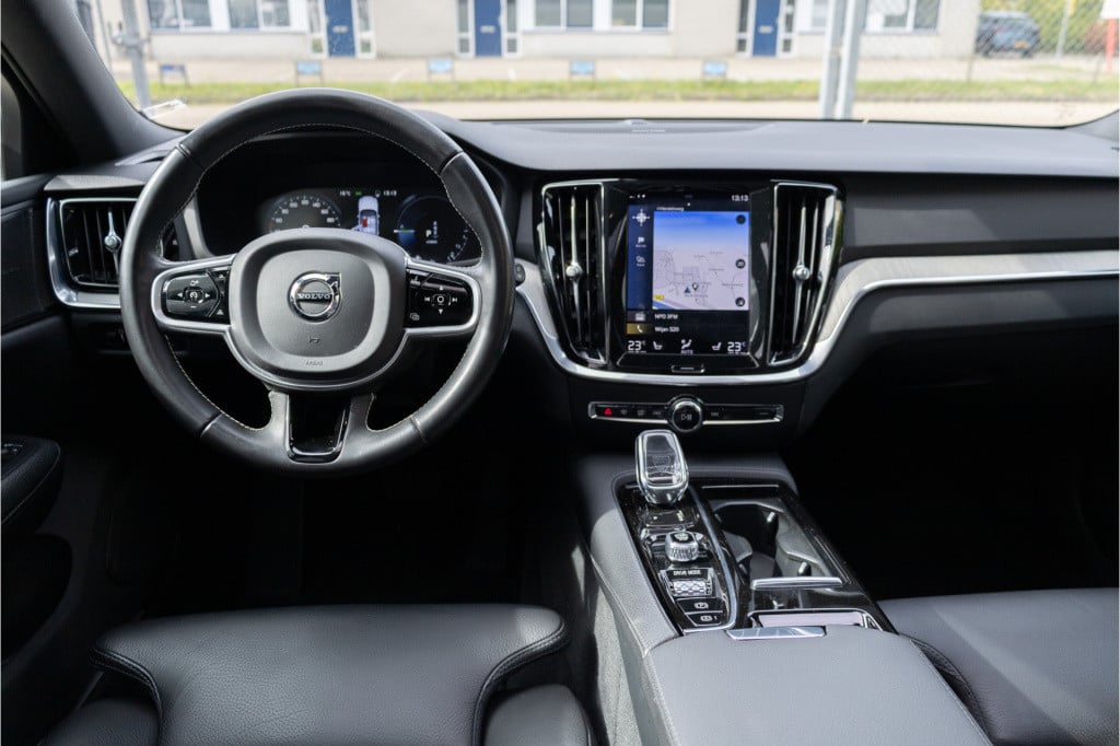 Volvo V60 2.0 t6 twin engine awd inscription ✅360°cam✅pano✅trekhaak✅h&k