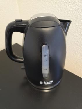 Goedwerkende Waterkoker Russell Hobbs zo goed als nieuw