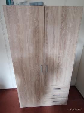 Closet free to pick up!!