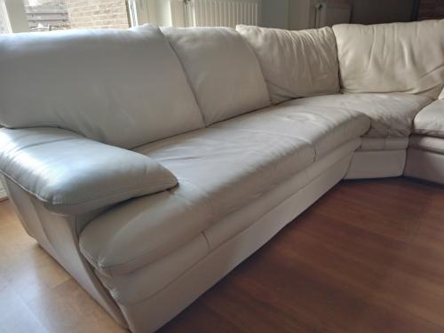 Witte leren hoekbank