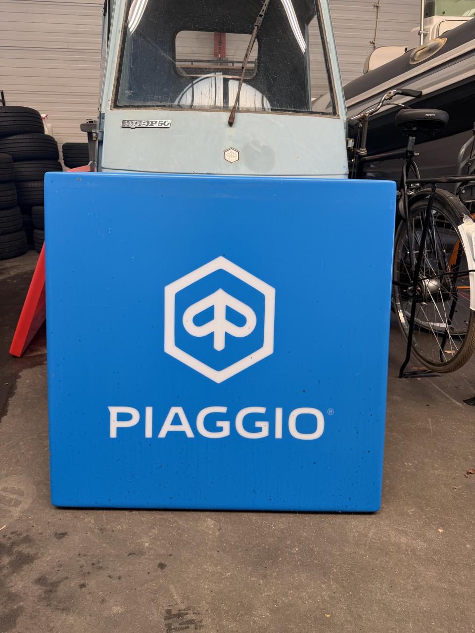 Vespa Aprilia en Piaggio reclame borden