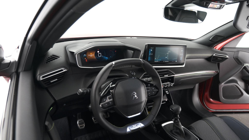 Peugeot 2008 puretech 130 gt | camera | dodehoekdetectie | navigatie | park