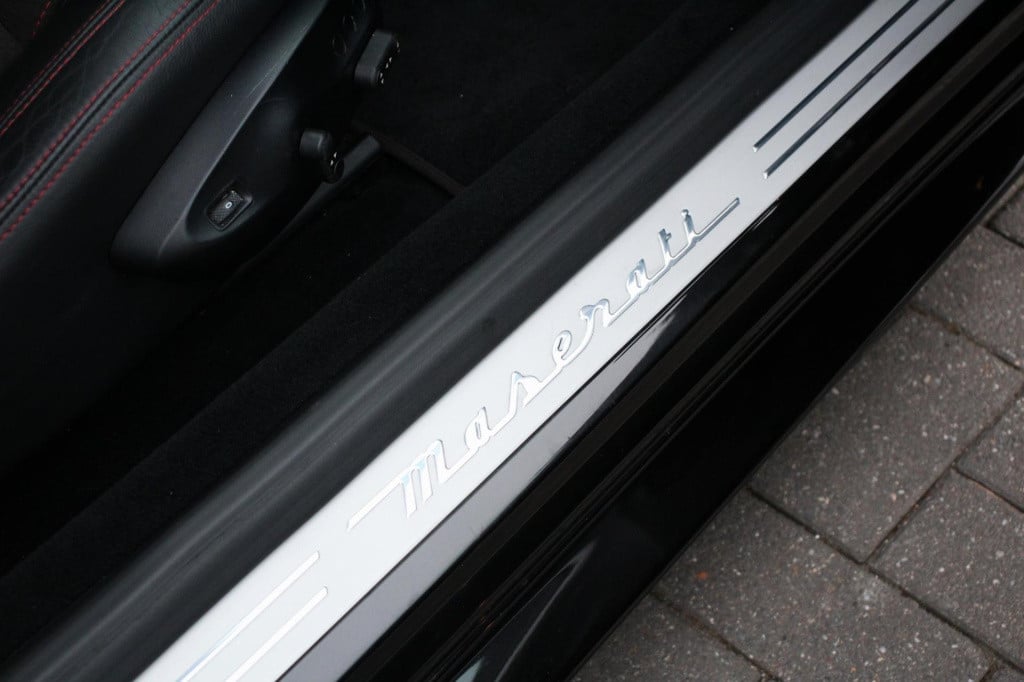 Maserati Granturismo 4.7 s mc - youngtimer - alcantara pack - xenon - nero 