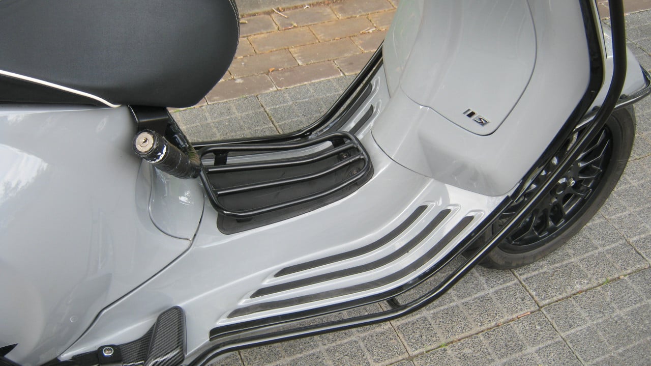 TE KOOP  VESPA SPRINT NARDO IGET UIT 2019 VOOR 2250 EURO