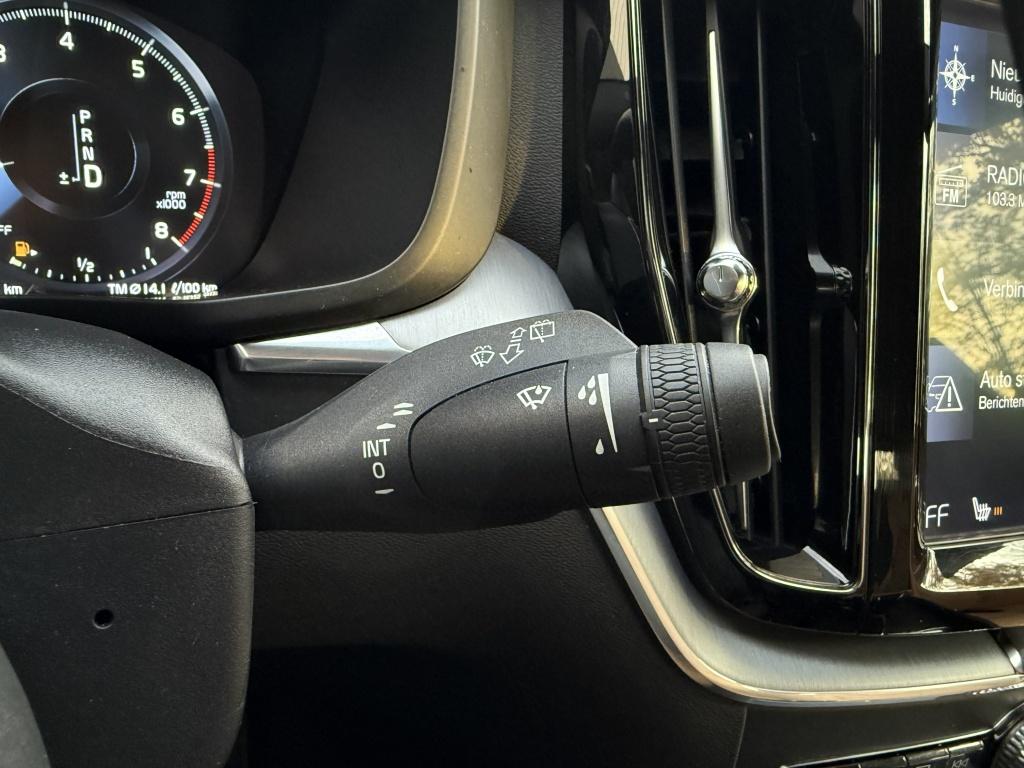 Volvo XC60 2.0 t4 momentum // 18.000km! //