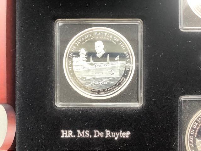 16 penningen Het Koninkrijk der Nederlanden in oorlog.