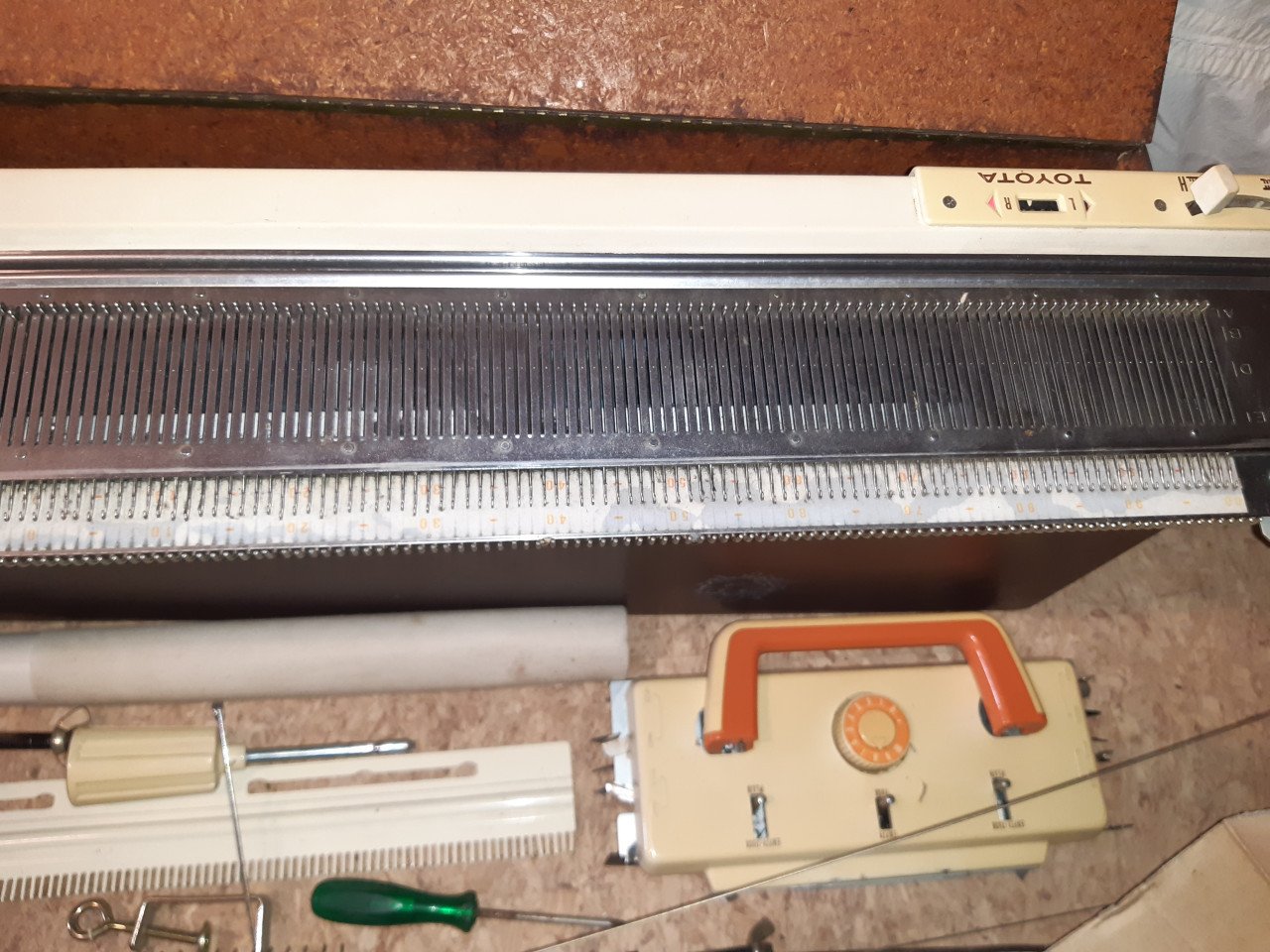 Breimachine Toyota 105 cm breed met veel toebehoren
