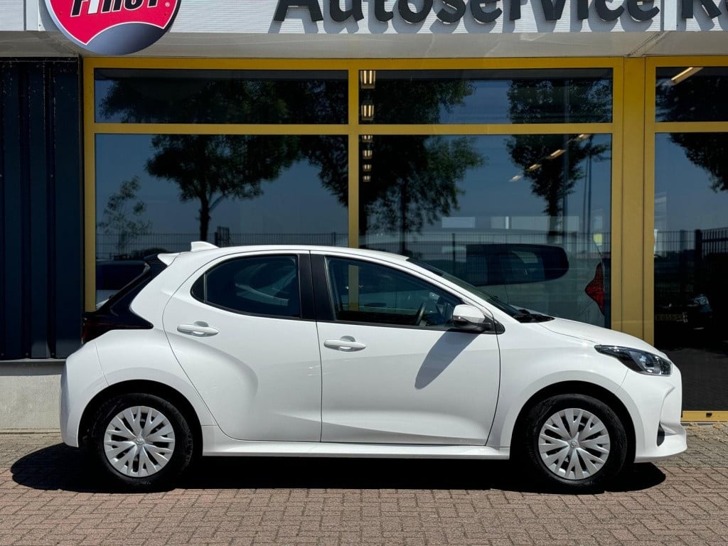 Toyota Yaris 1.5 hyb. active