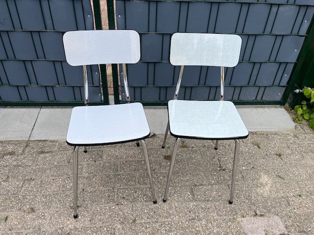 2 stoeltjes met formica