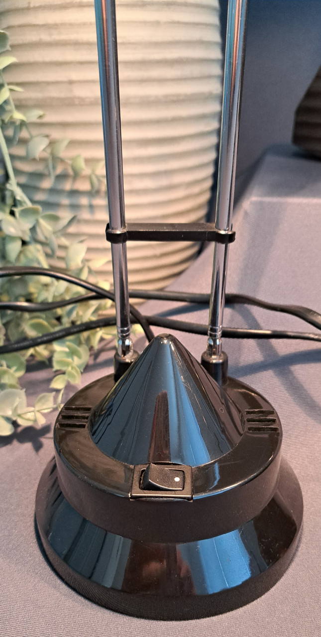 3 x bureaulamp en diverse bureauartikelen