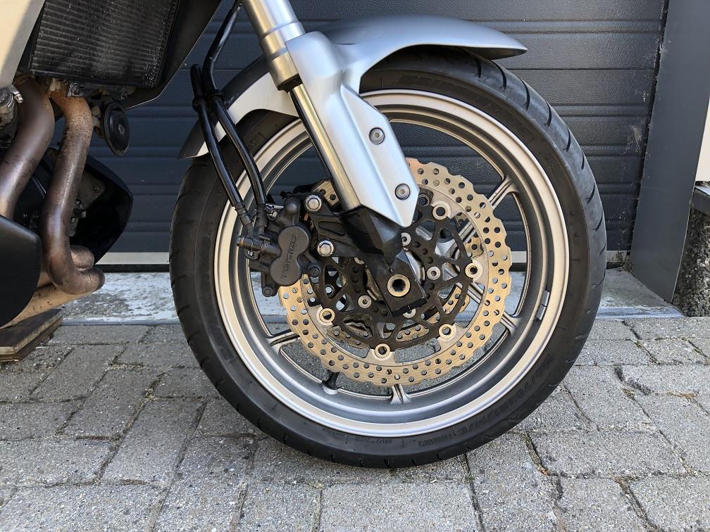Keurige middenklasse Versys 650 '07 met 45dkm, veel Givi extra's €3250,-