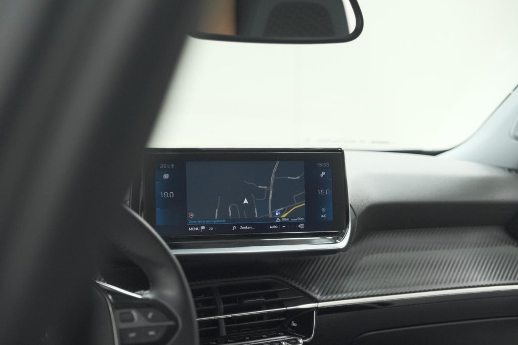 Peugeot 2008 puretech 130 allure | trekhaak | camera | navigatie | parkeers