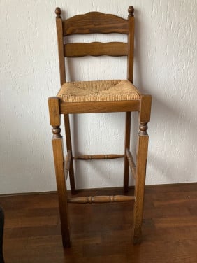 Barkrukken eiken met biezen zitting
