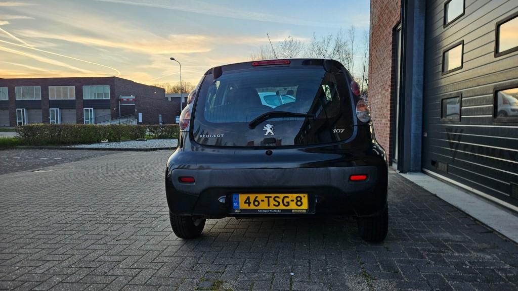 Peugeot 107 1.0 envy luxe uitv. / nl auto / nap / 85635 km !