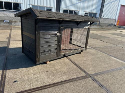 Prachtig groot hondenhok