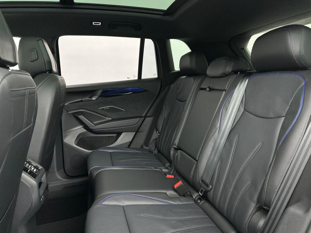 Volkswagen Tiguan r-line edition 272 plug in hybride black style pakket