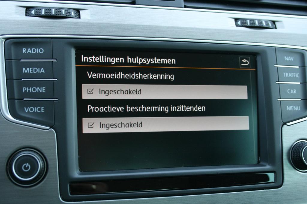 Volkswagen Golf 1.0 tsi business edition connected / navi / camera / led
