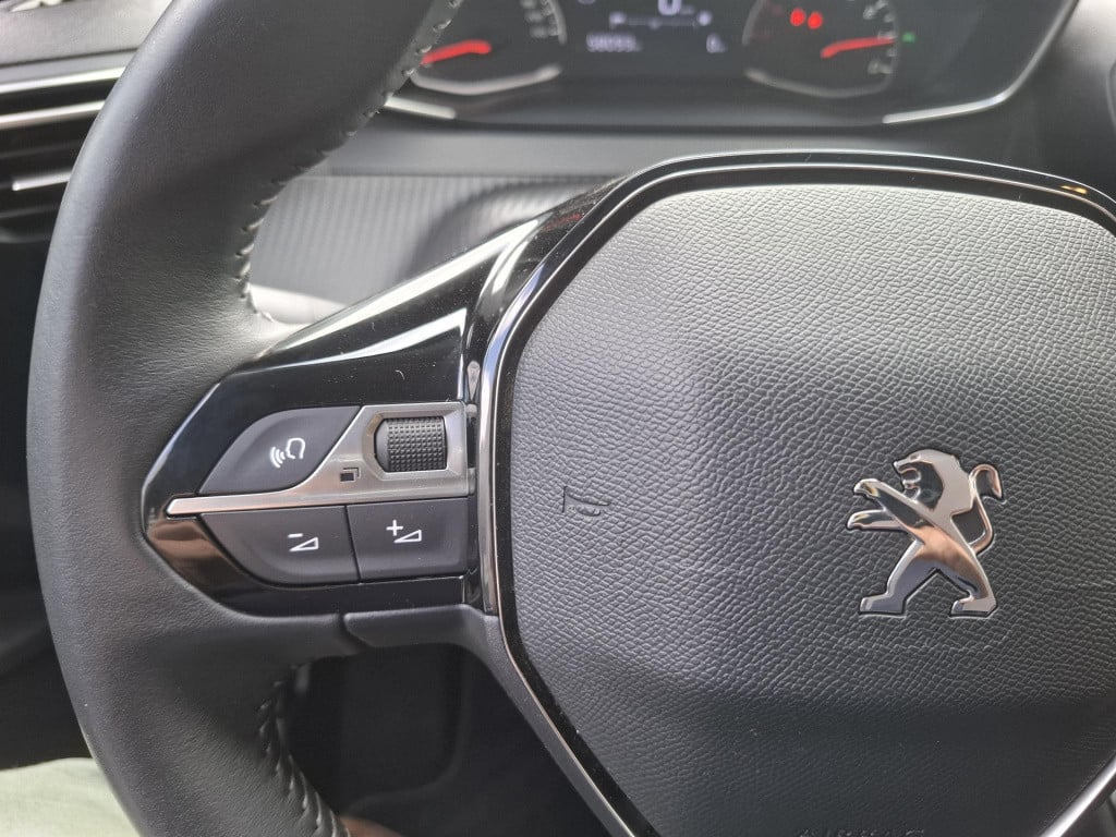 Peugeot 2008 suv 1.2 100 pk active airco/nav/park/trekhaak