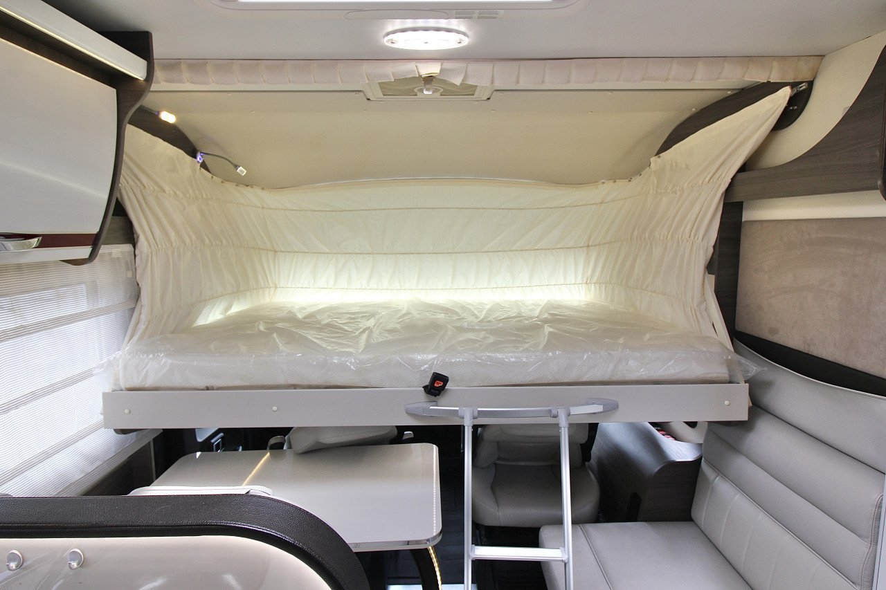 Mclouis Carat 879G (Queensbed+Hefbed, Nieuwstaat,Eerste eigenaar,21956KM!!)