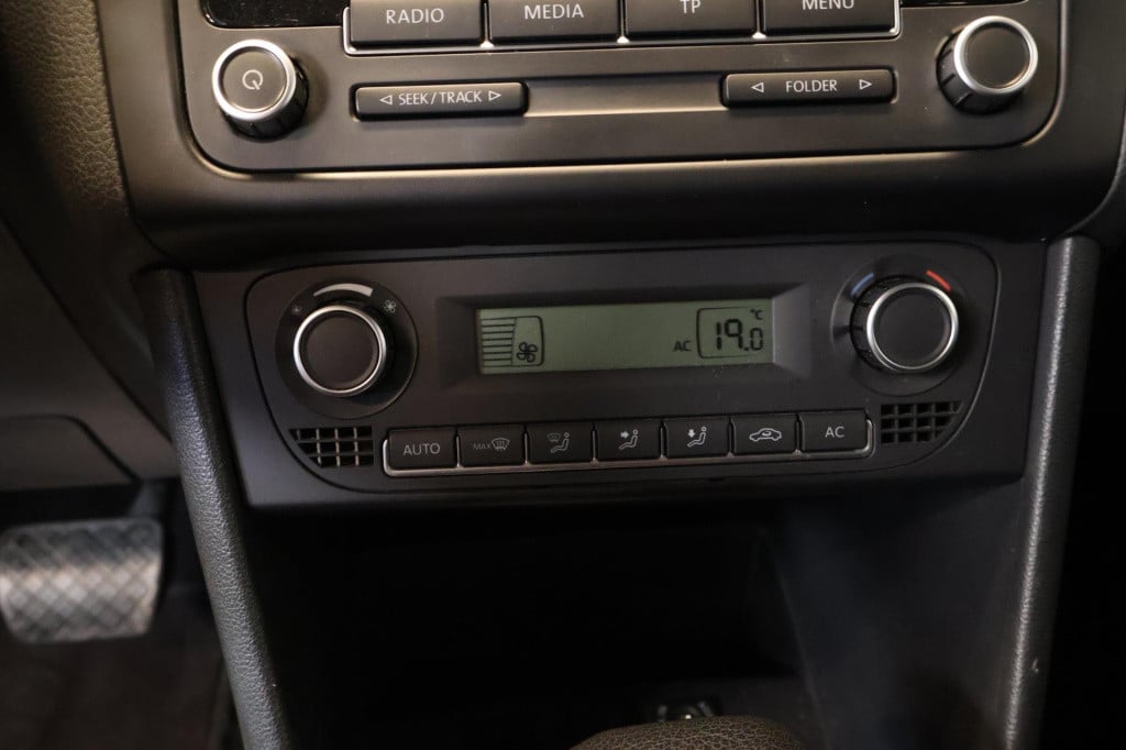 Volkswagen Polo 1.4-16v highline, pdc achter, trekhaak, el ramen, nw distri
