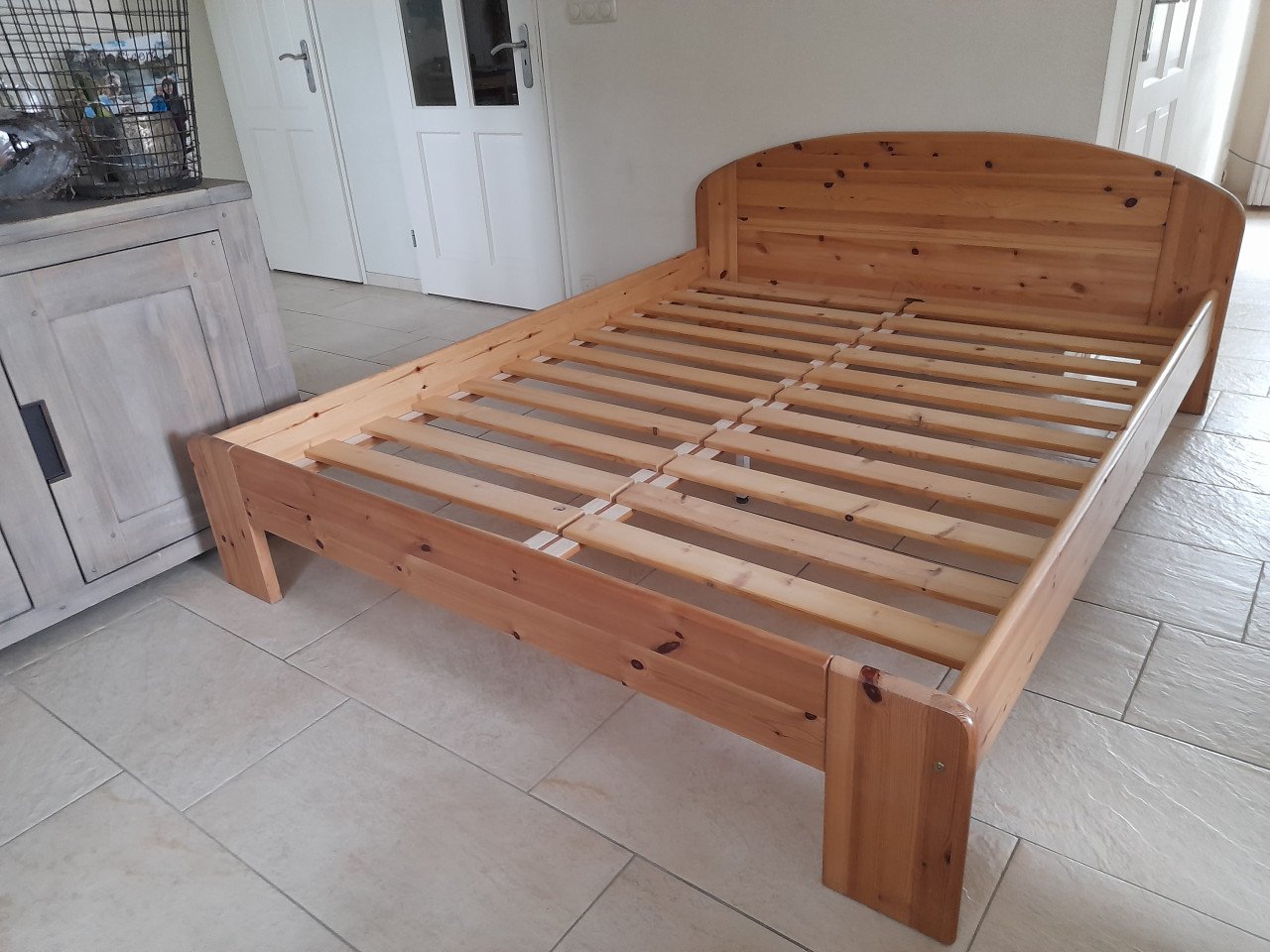 Massief houten 2 persoons bed 140 x 200 ( in goede nette staat )