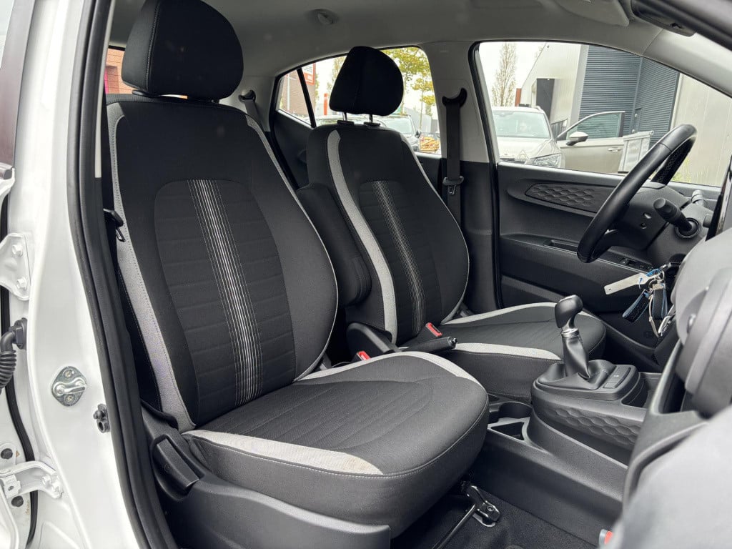 Hyundai I 10 1.0 comfort | apple carplay/android auto | two-tone lakkleur |
