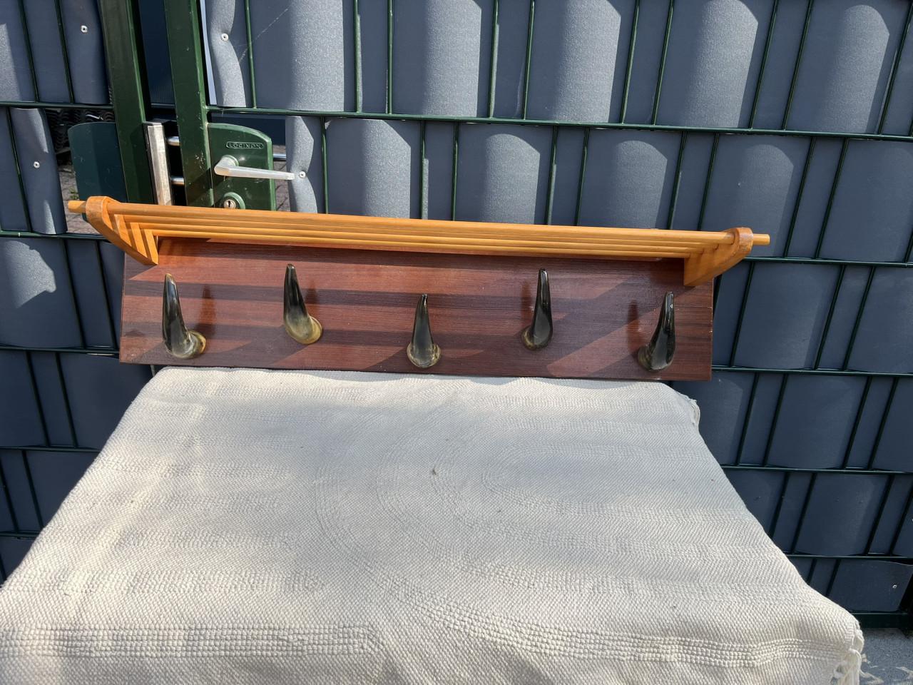 Vintage kapstok met echte hoorns