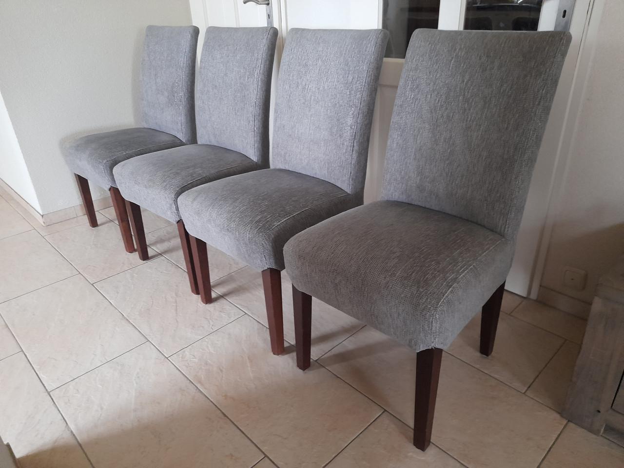 4 lekker zittende stoelen ( in goede staat)