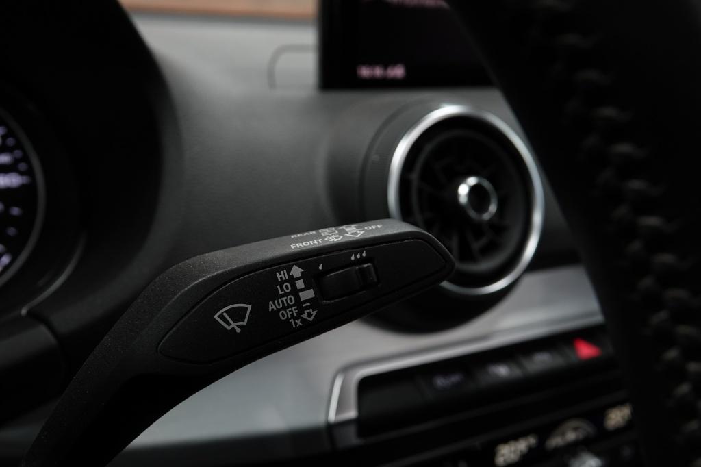 Audi Q2 40 tfsi | s line | pano | pdc | cruise |