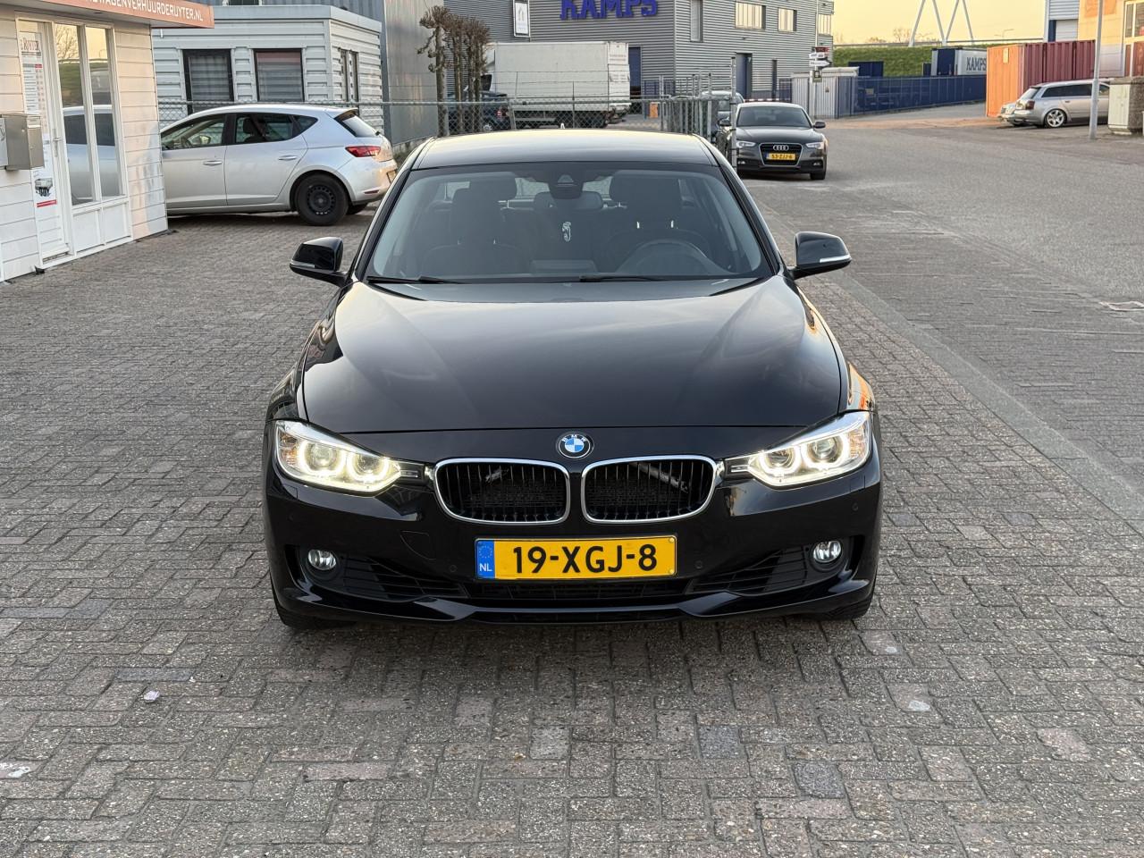 BMW 3-serie - 320i High Executive