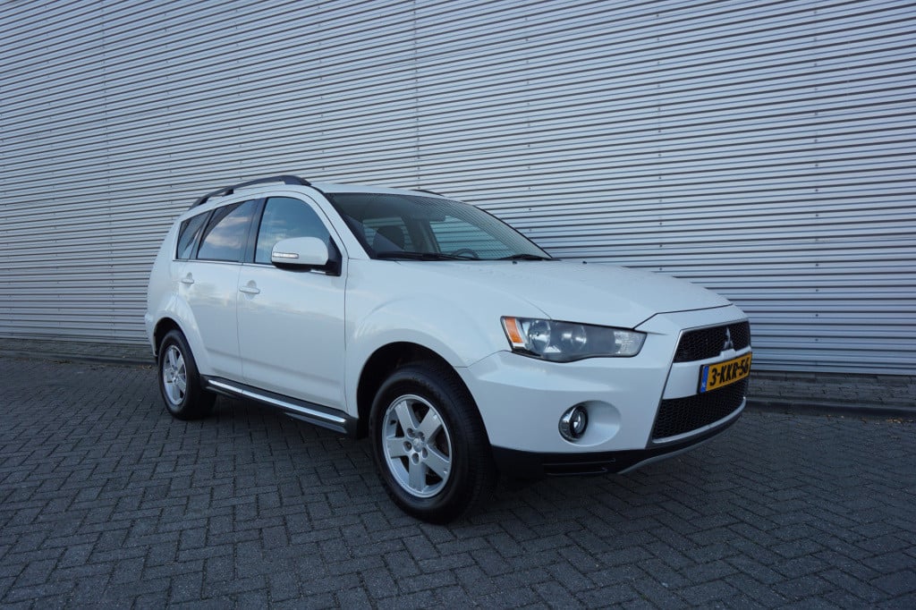 Mitsubishi Outlander 2.0 intro edition airco / navi / cruise / camera / lm 