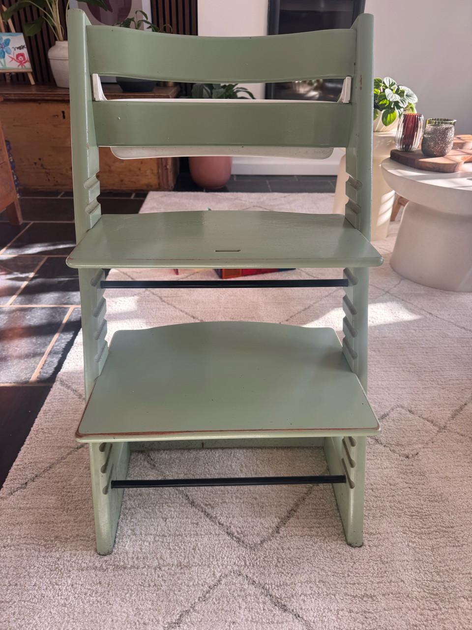 Stokke tripp trapp + opbergvak (moss green)
