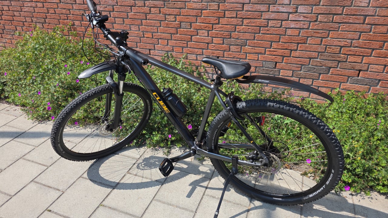 CUBE | AIM RACE | 29 INCH | FRAME 52 CM | 3X8 | NETTE STAAT!