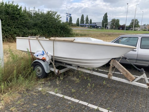 Polyester bootje met trailer zonder motor!!