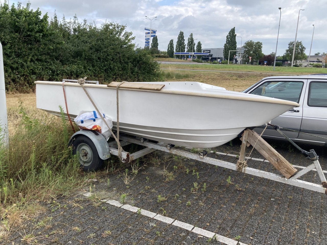 Polyester bootje met trailer zonder motor!!