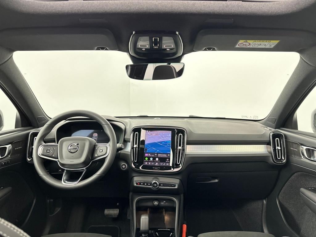 Volvo XC40 b4 197pk plus dark| pano| trekhaak| camera| elek.stoelen