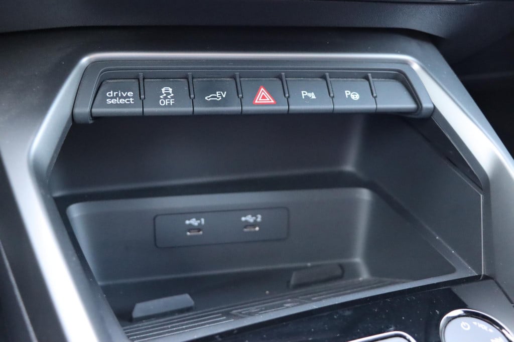 Audi A3 sportback 40 tfsi e s edition 204pk s-tronic