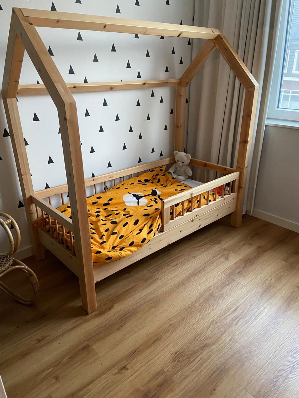 Peuterbed huisje