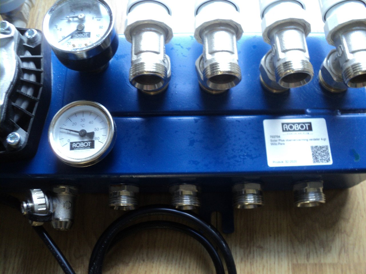 Vrijwel nieuwe 4 groep verdeler vloerverwarming ENERGI ZUINIG