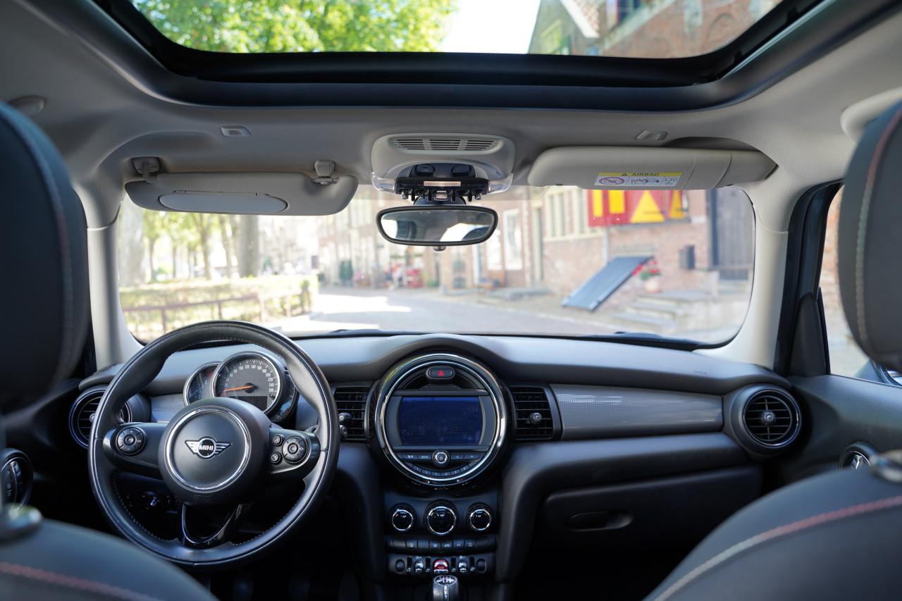 Zeer nette Mini 5-deurs Business I PANO I 2E EIG I 2019