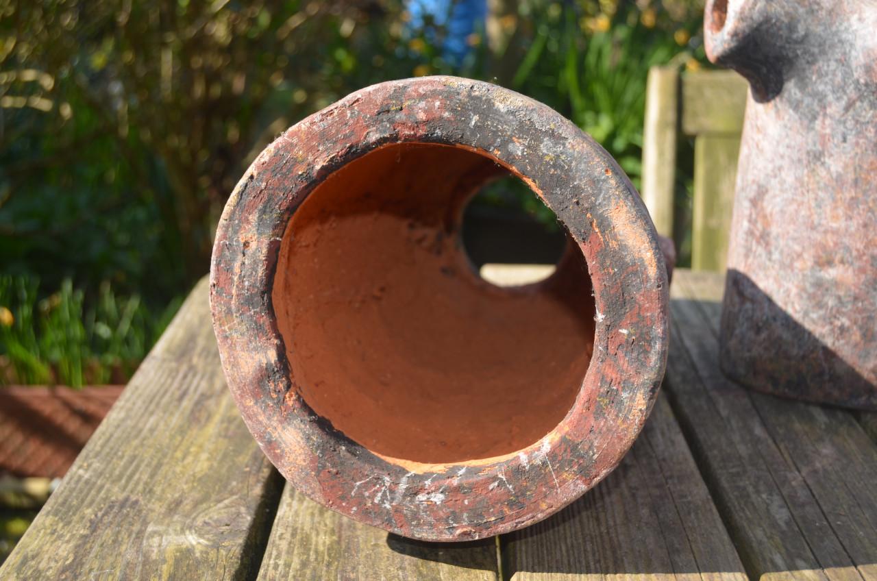 Aardew. terracotta beeldengroep v.e. gezinnetje