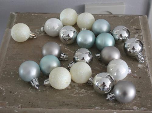 Set van 23 kunststof verschillende kleuren kerstballetjes